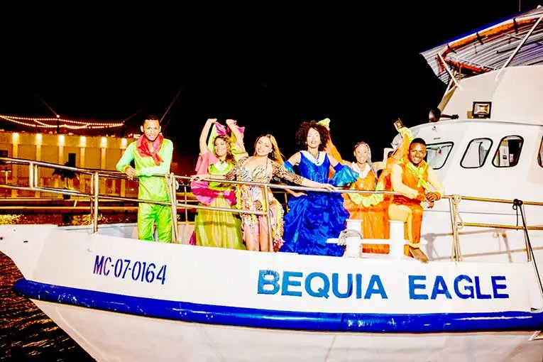 Fiesta familiar "Noche Blanca" por la bahía de Cartagena